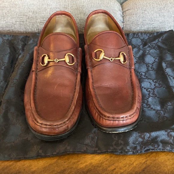 Gucci Horsebit Leather loafers in good condition with gold tone bit. - Picture 2 of 7